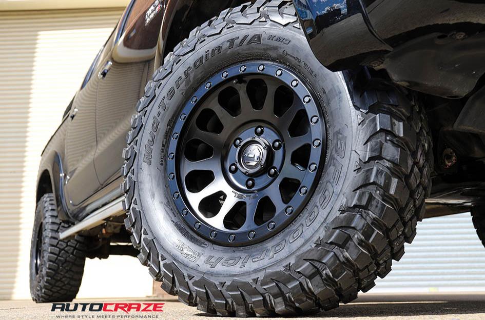 TOYOTA HILUX N70 4WD VAPOR MATTE BLACK